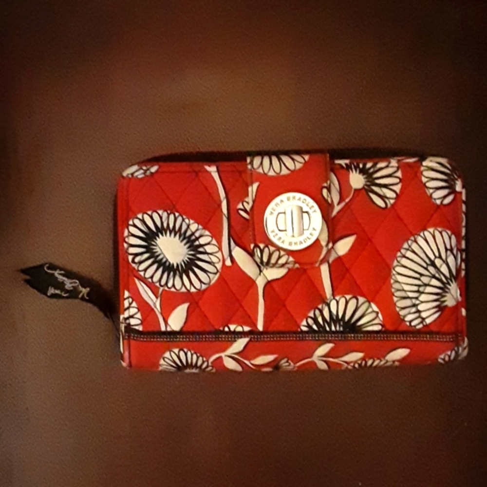 Vera Bradley red black white floral wallet clutch zipper pocket latch 8x5" …EUC⁰
